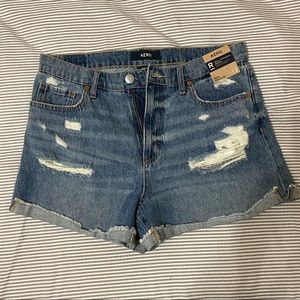 NWT Distressed mom jean shorts